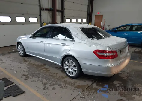 2013 Mercedes-Benz E 350 4Matic z USA, uszkodzony, nr VIN WDDHF8JB9DA742239